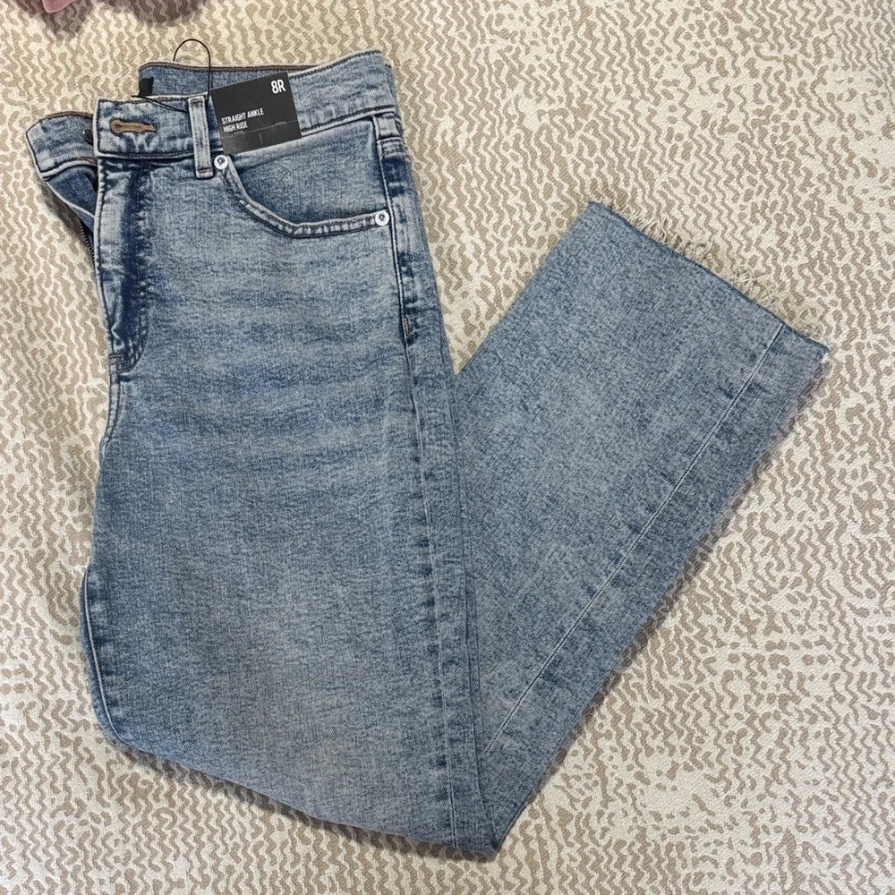 NWT Straight Ankle High Rise Express Distressed Light Wash Jeans - 8R - Picture 1 of 5